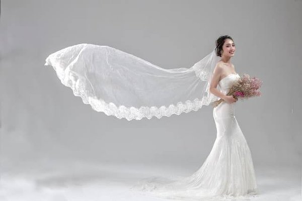 Le Guide Ultime pour Choisir sa Robe de Mariée: Conseils Pratiques pour un Jour Inoubliable